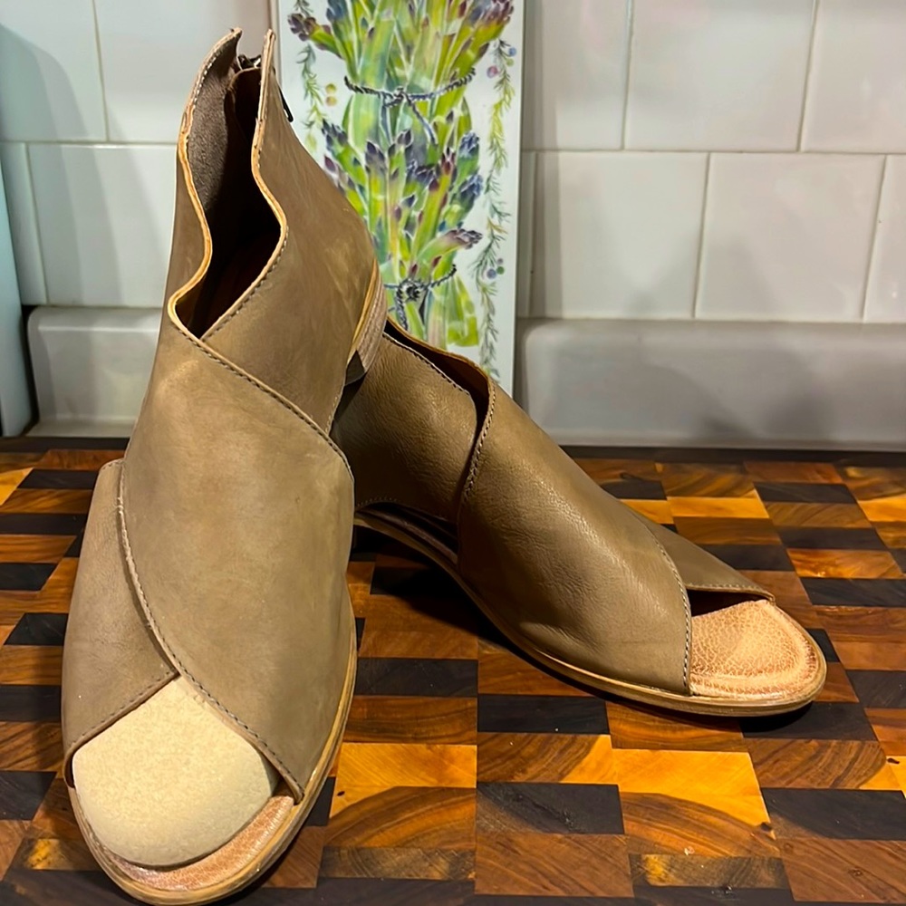 Band of Gypsies BOG Collectives Venice Wrap leather sandals w/ zipper back 👡